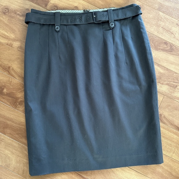 Pinstripe pencil skirt like new - Picture 1 of 4